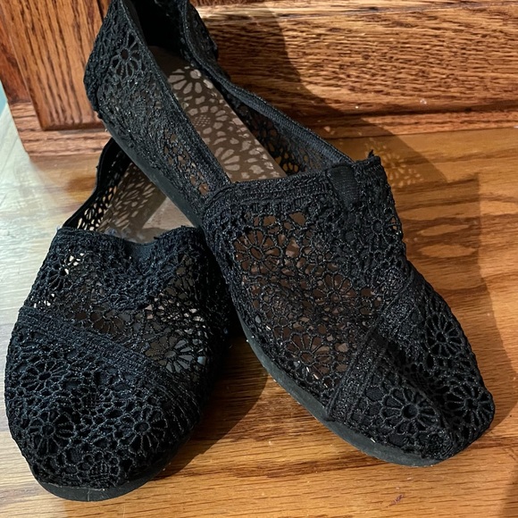 TOMS, womens size 8, lacy Oxford slip on shoes - Picture 2 of 7